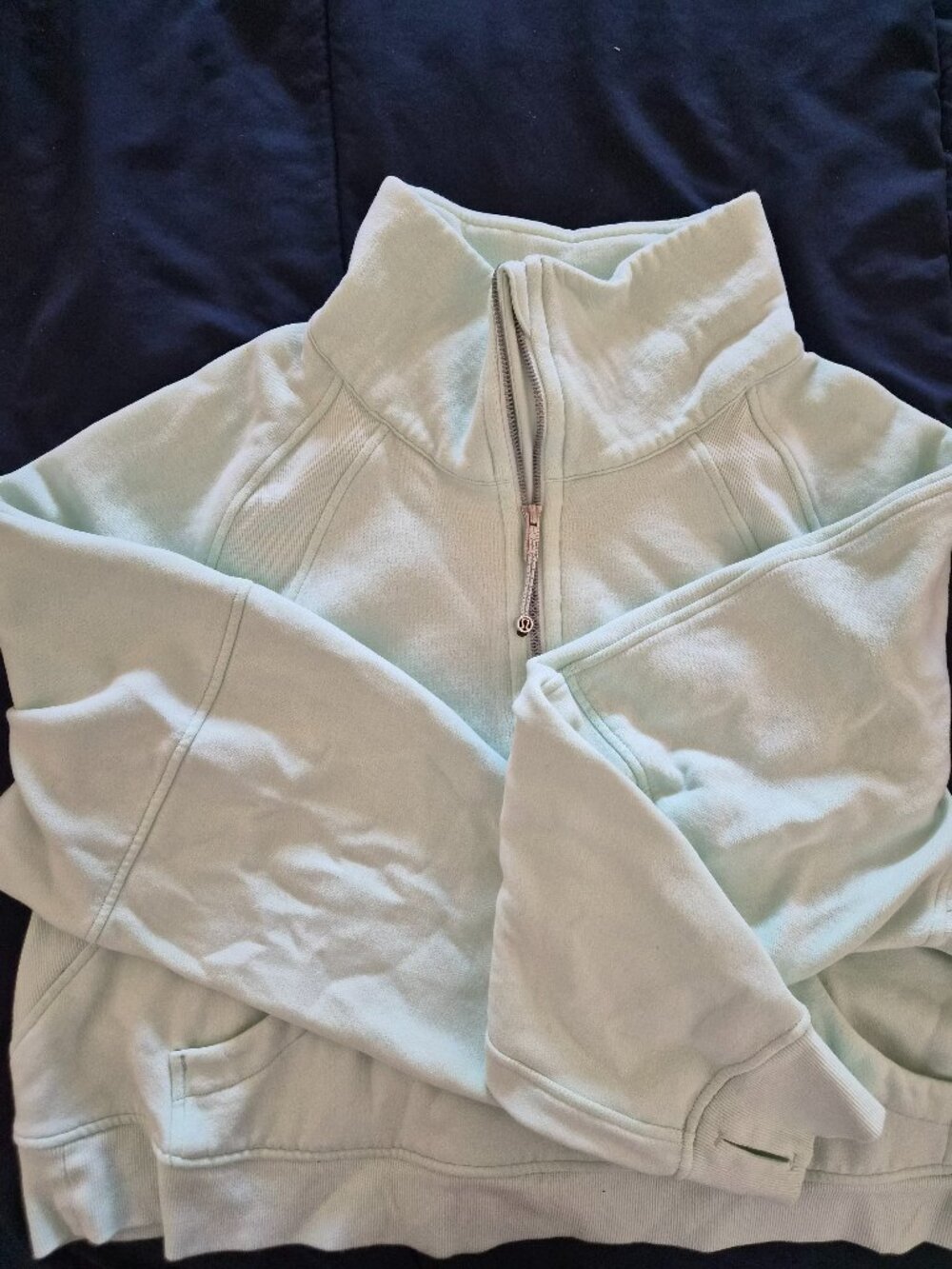 LIKE NEW - LULULEMON FUNNEL SCUBA
